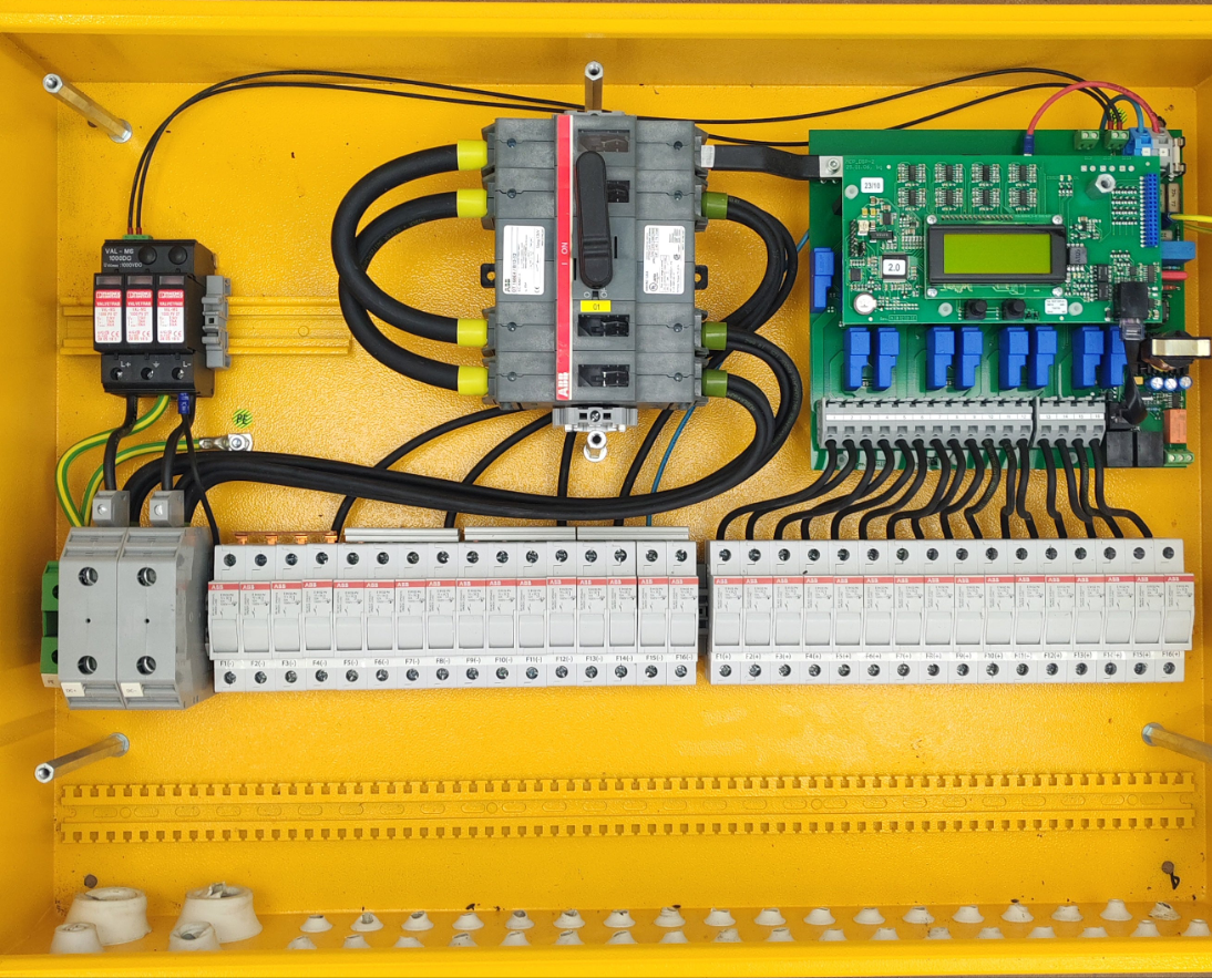 SolarMax MaxConnect 16 Plus | DC Combiner Box | 16 Inputs | 900 VDC | IP65 | Made in Switzerland