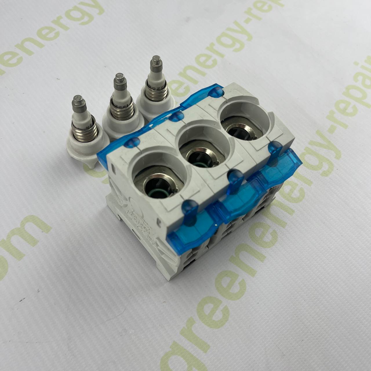 3-Pole Fuse Holder | VDE 0636 Standard | 16A | 400V AC | DIN Rail | For Solar & Industrial Panels