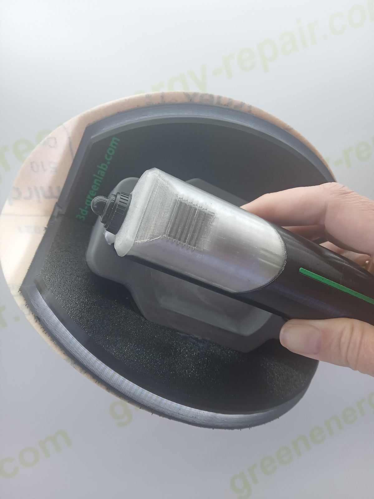 Frattazzo angolare con illuminazione LED per lavori di intonacatura e finitura