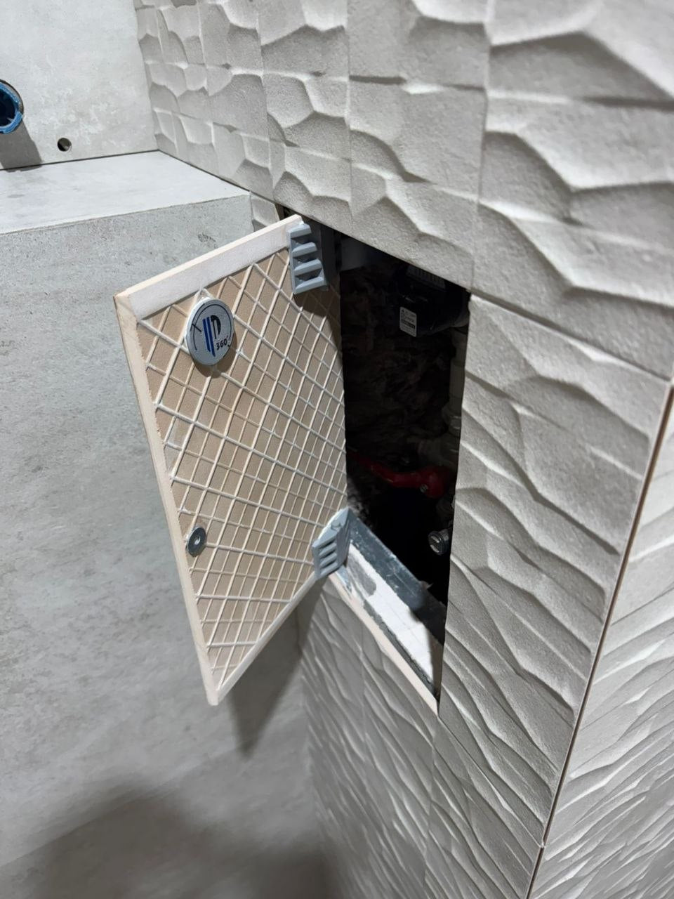 Concealed cistern flush button