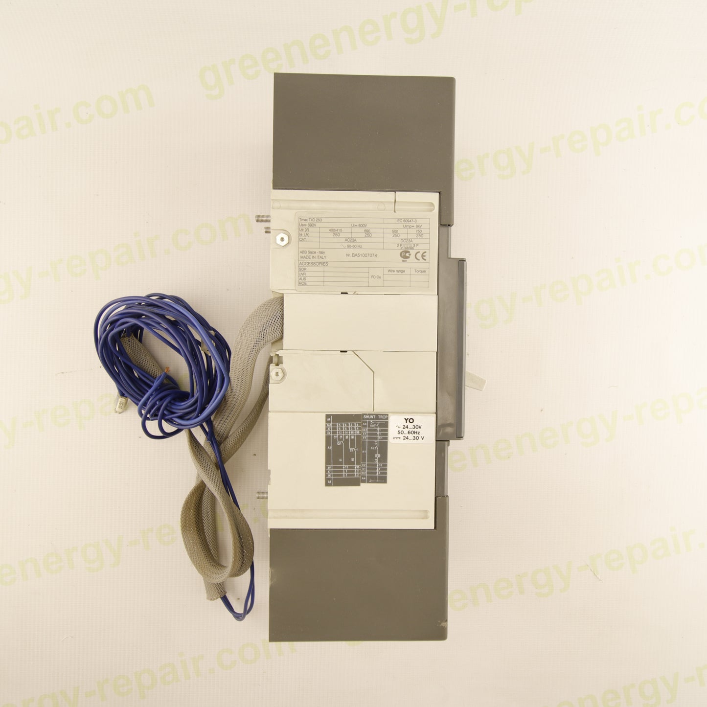 ABB SACE Tmax T4D 250 Power Circuit Breaker | 3-Pole | 250 A | 690 V AC | YO Shunt Trip 24–30 V AC/DC | MCCB | IEC 60947