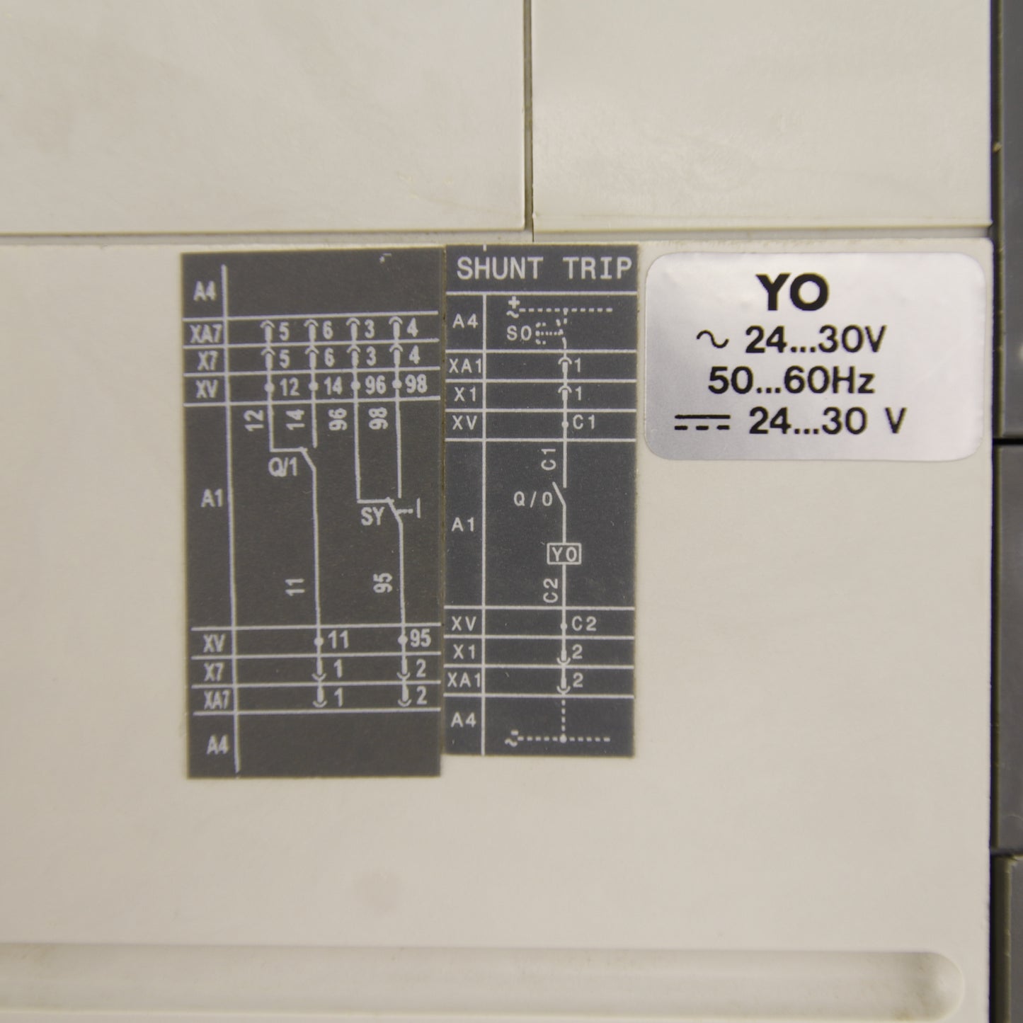 ABB SACE Tmax T4D 250 Power Circuit Breaker | 3-Pole | 250 A | 690 V AC | YO Shunt Trip 24–30 V AC/DC | MCCB | IEC 60947