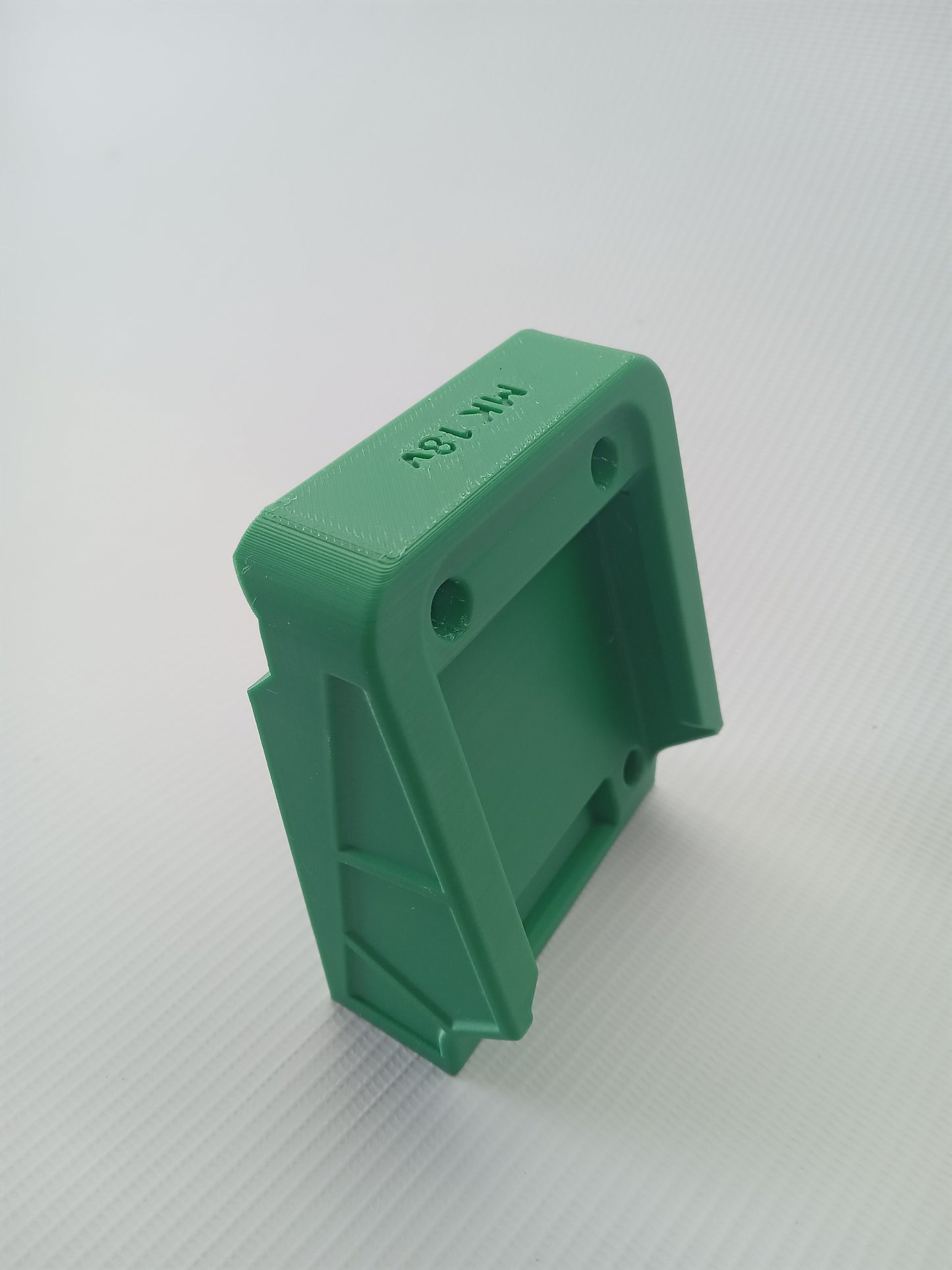 Makita 18V Battery Wall Mount Holder (ASA, 3D Printed)