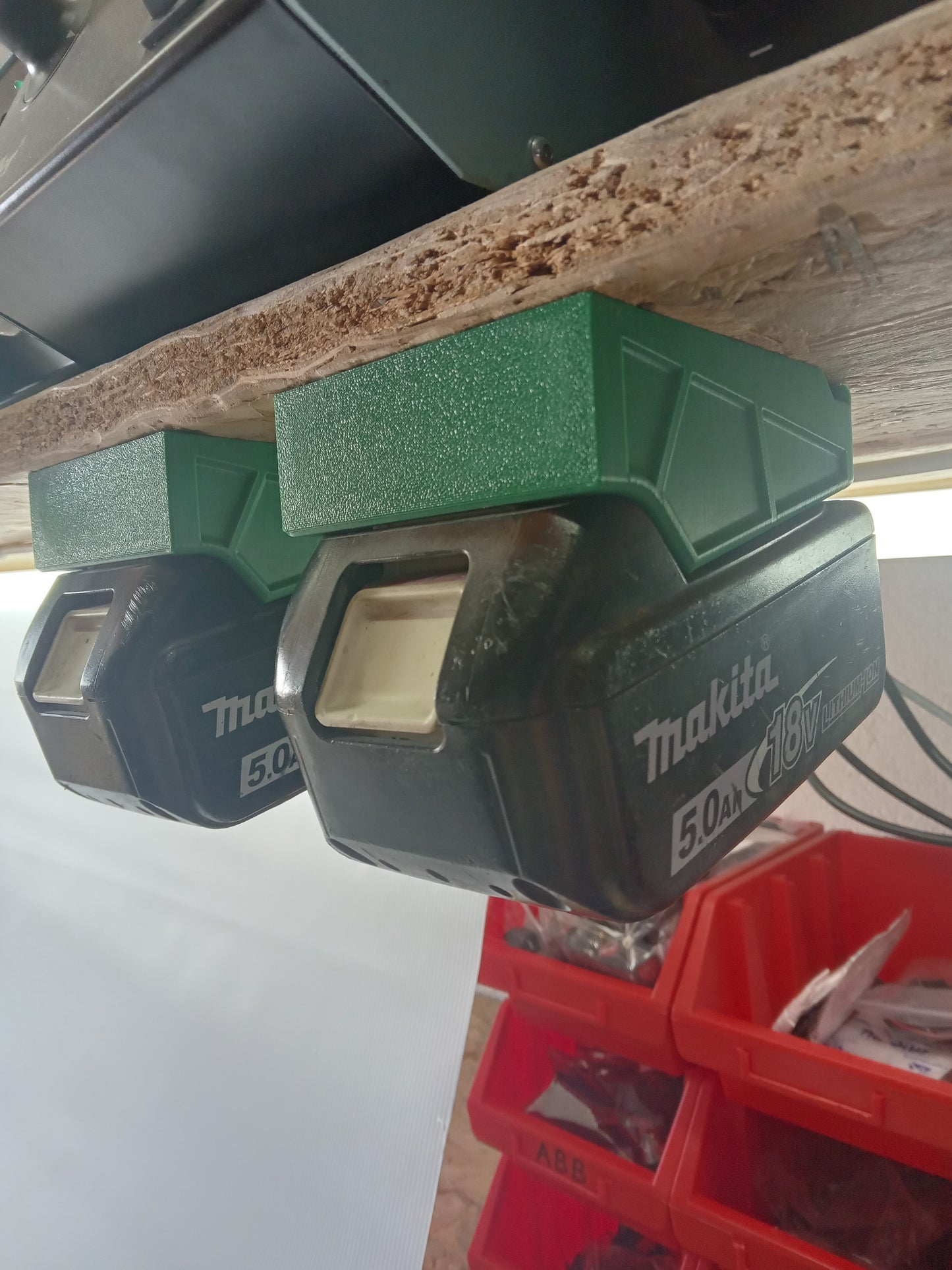 Makita 18V Battery Wall Mount Holder (ASA, 3D Printed)
