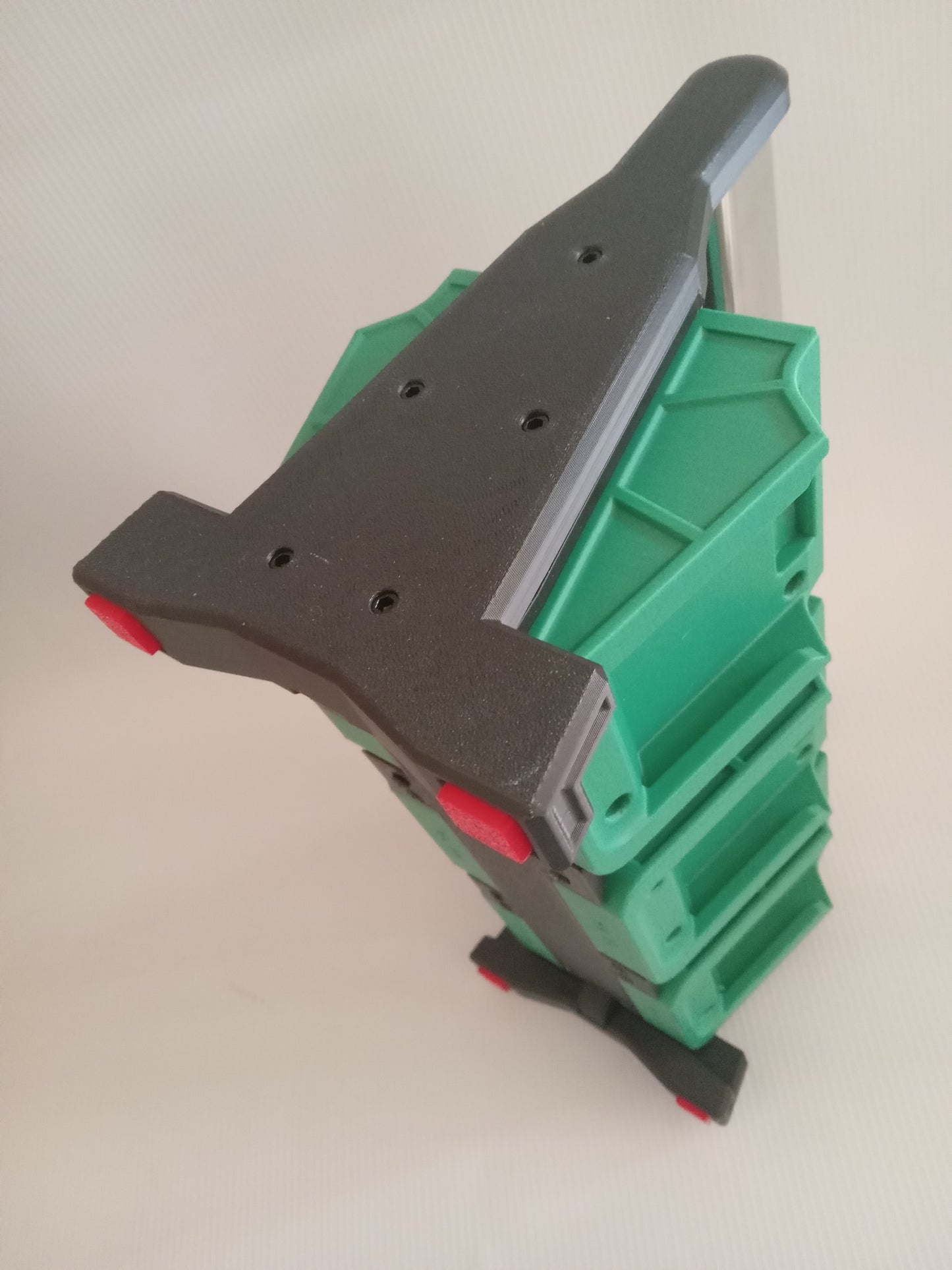 Professional portable holder for 18V Li-Ion batteries. Designed to hold 6 batteries