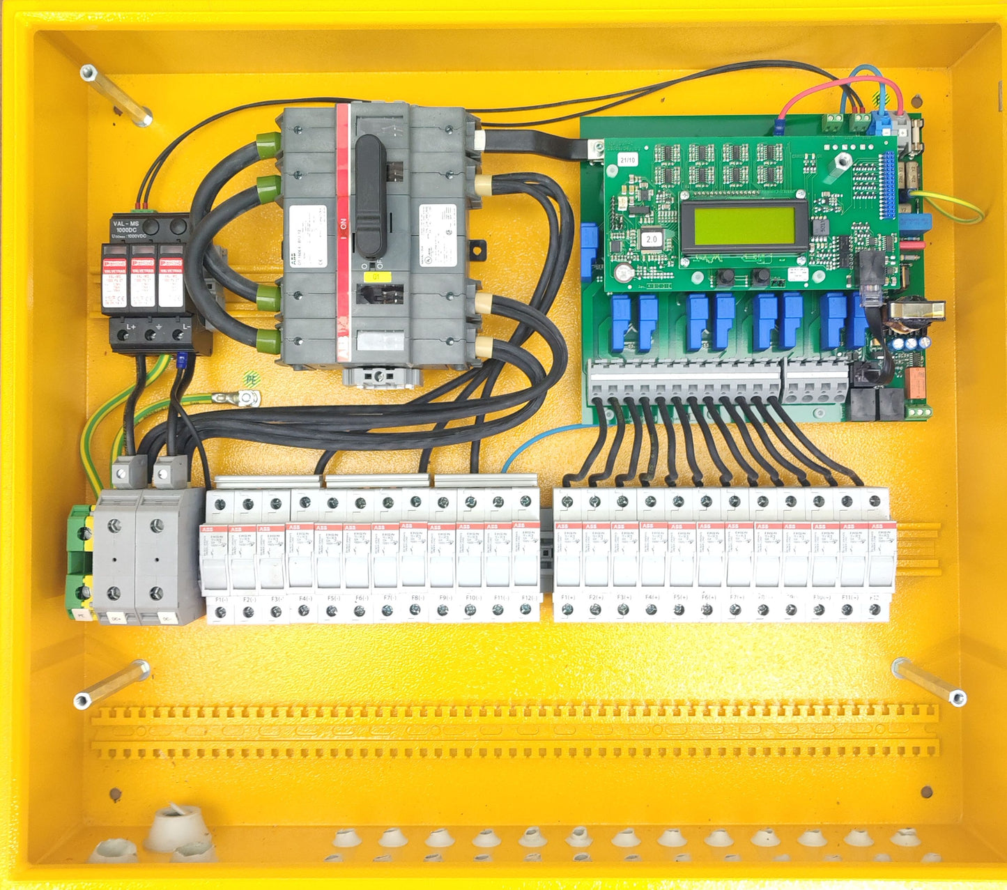 SolarMax MaxConnect 12 Plus | DC Combiner Box | 12 Inputs | 900 VDC | IP65 |  Made in Switzerland